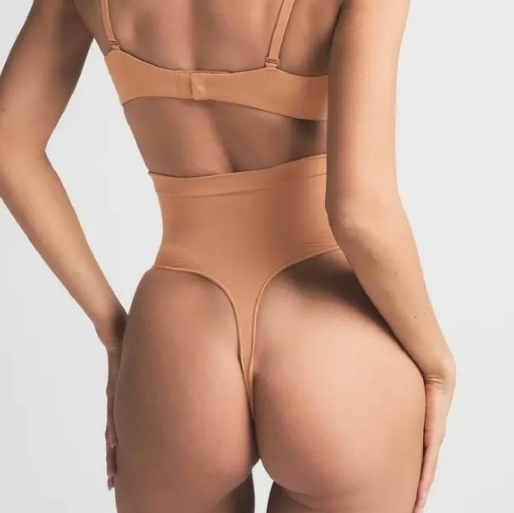 Skims Seamless Sculpt Mid-Waist Thong Shapewear Ochre Size S/M NWOT